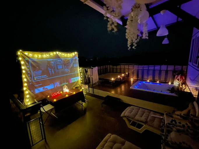 Others 5, Private studio with Heated Jacuzzi - Signature, Krishnagiri