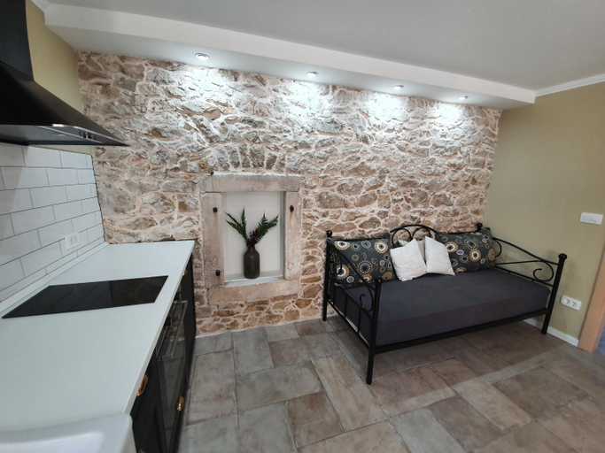 4, Rustic House Diklo 20m from the sea, Zadar