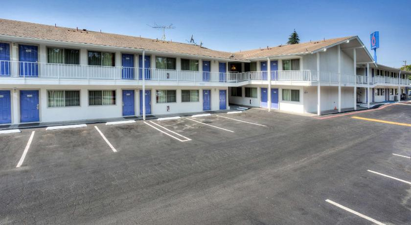 Exterior 2
