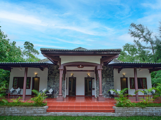 Exterior 3