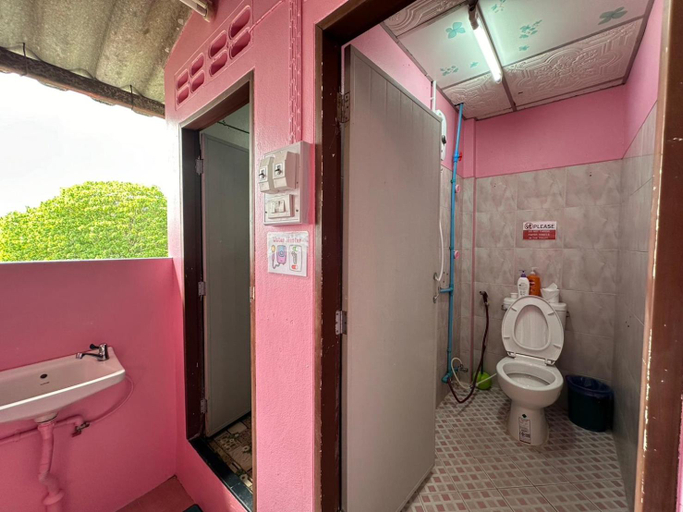 Bathroom 3, Madam Guesthouse, Mueang Krabi