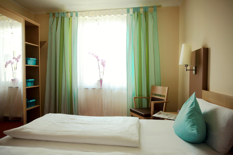 Bedroom 3, Hotel Petersburg, Düsseldorf
