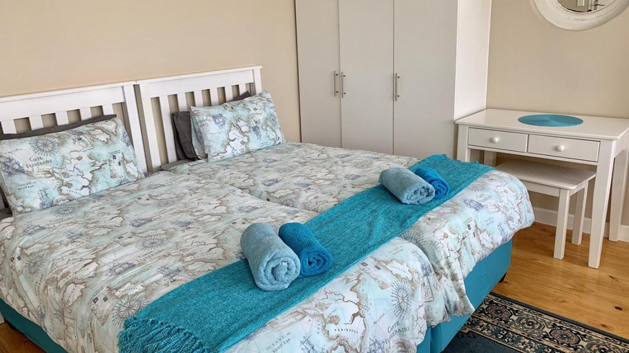 Bedroom 2, Modern apartment with stunning Sea Views, City of Cape Town