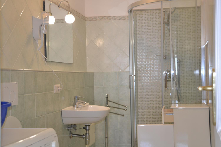 Bathroom 2, Alexa & Ella House, Salerno