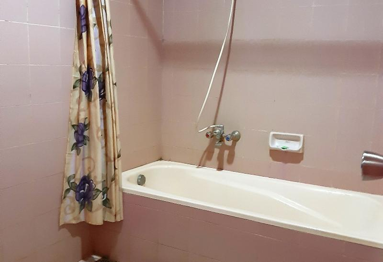 Bathroom 11
