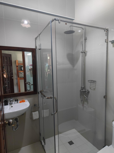 Bathroom 4, Daluyong Beach Resort, General Luna