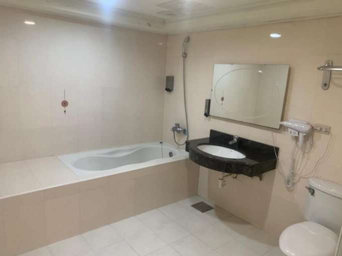 Bathroom 5, Wu Zhou Hotel, Hualien