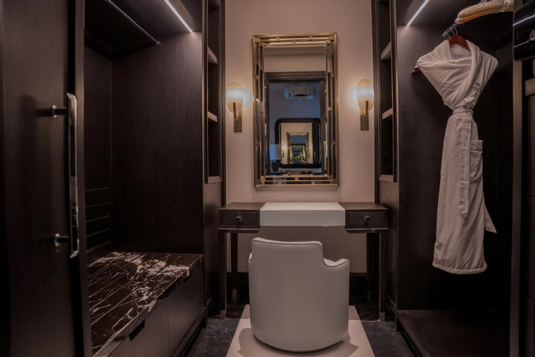Bathroom 11