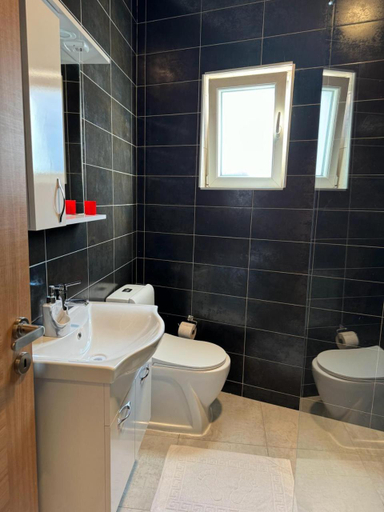 Bathroom 3, Uniluxury Hotel Prishtina, Priština