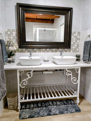 Bathroom 3, Sedgefield Lodge, Nkangala