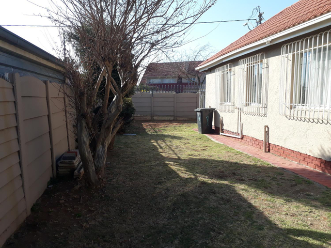 4, Robertsham (Halaal) Self Catering Cottages, City of Johannesburg