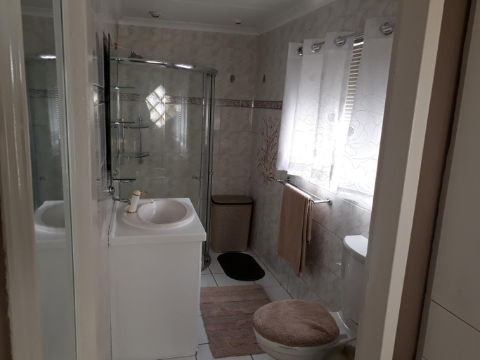 2, Robertsham (Halaal) Self Catering Cottages, City of Johannesburg