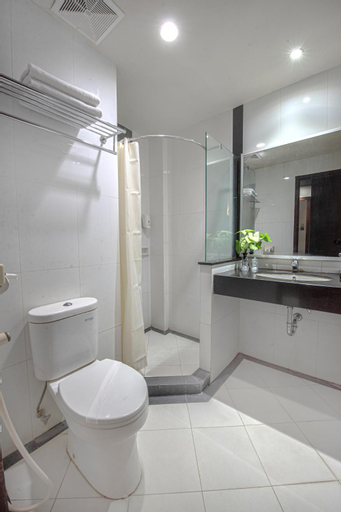 Bathroom 25