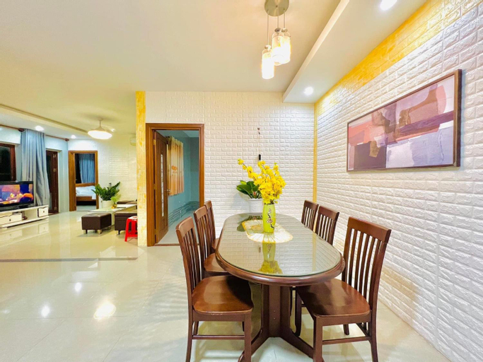 Dining Room 10