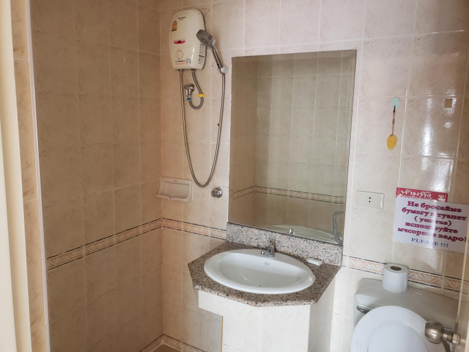 Bathroom 4, Everybody's Inn, Pattaya