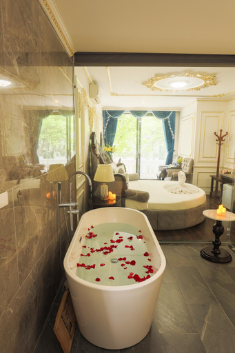 Bathroom 10