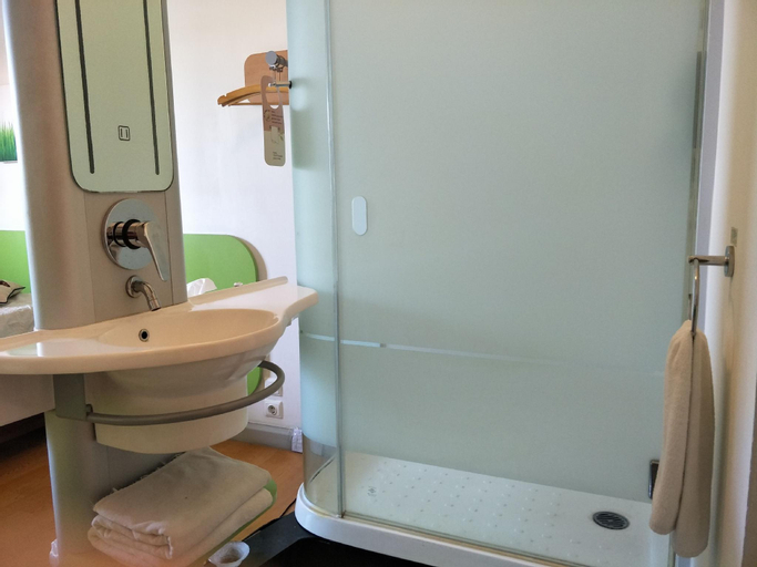 Bathroom 18