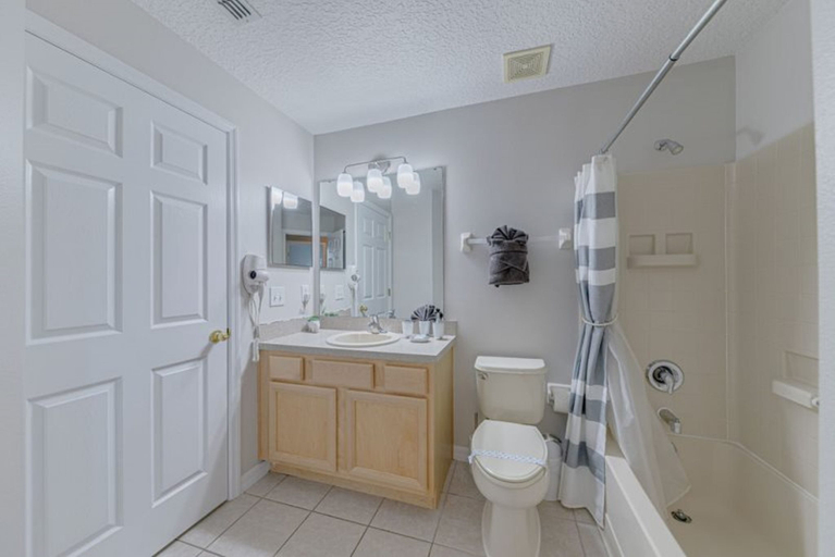 Bathroom 5, Tuscan Hills Executive Gamesroom and Spa, Osceola