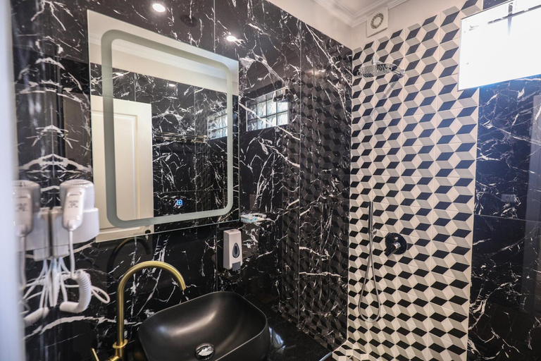 Bathroom 2, Hotel Peroni, Korçës