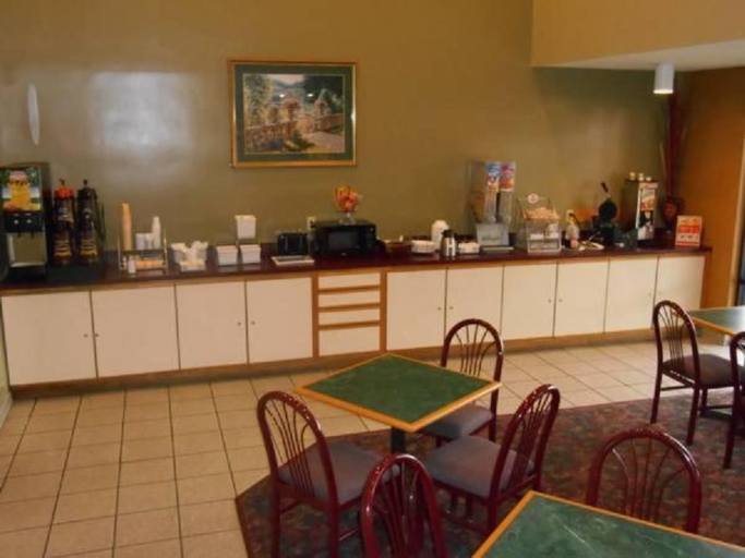 Food & Drinks 2, GuestHouse St. Joseph, Buchanan