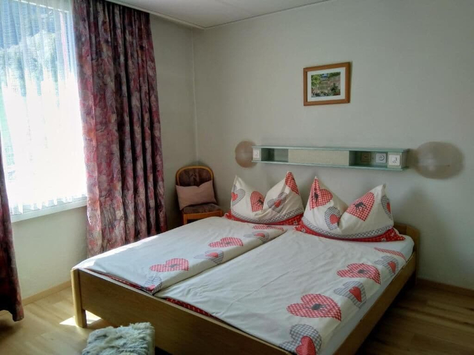 bedroom 12