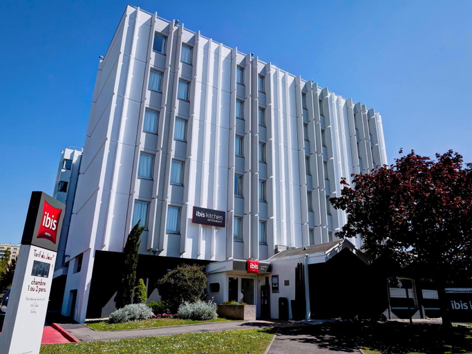 Exterior & Views 1, ibis Lyon Est Bron, Rhône