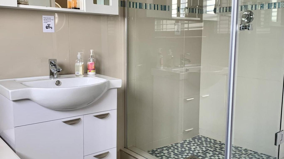 Bathroom 3, Modern apartment with stunning Sea Views, City of Cape Town