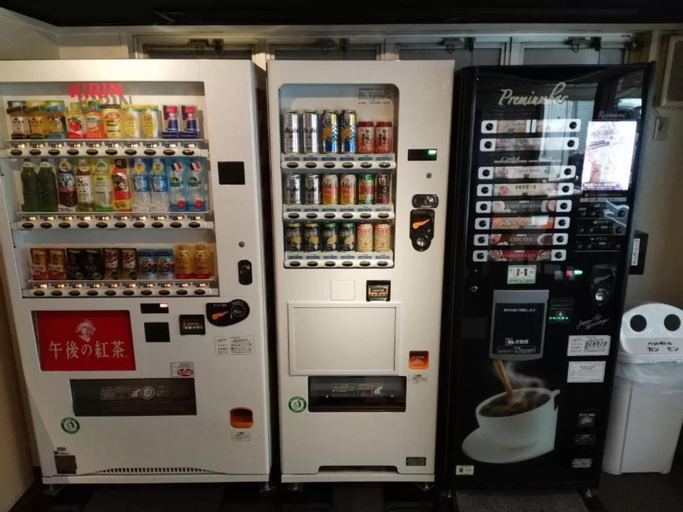 Food & Drinks