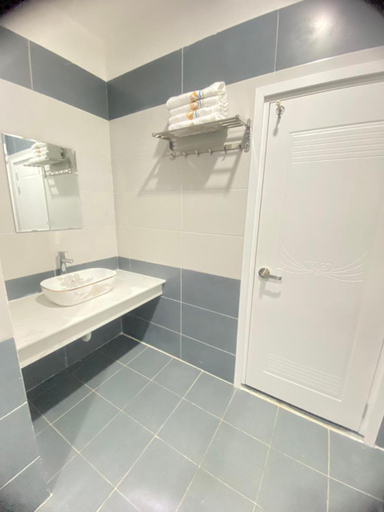 Bathroom 3, Happy 2 Hotel Binh Duong, Ho Chi Minh City