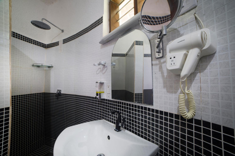 Bathroom 4, Antonio Beach Hotel and Spa, Kati