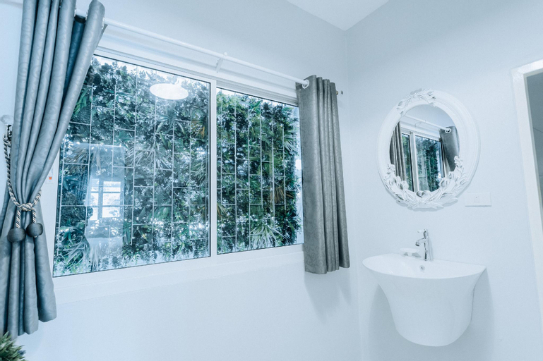Bathroom 9