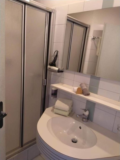 bathroom 4