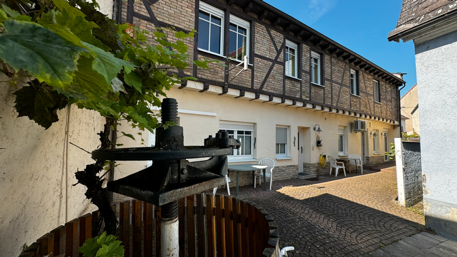 Exterior 9