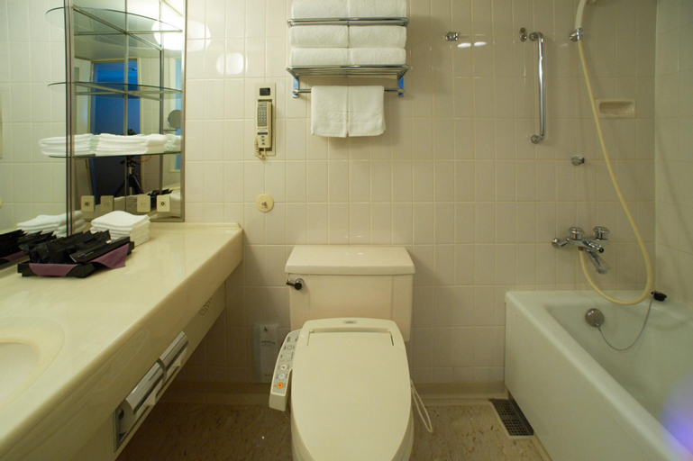 Bathroom 23