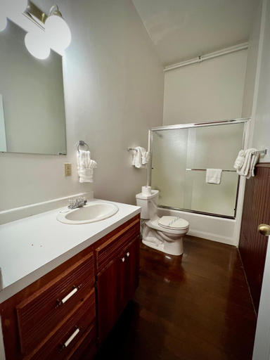 Bathroom 5, The Monarch Hotel, Jefferson