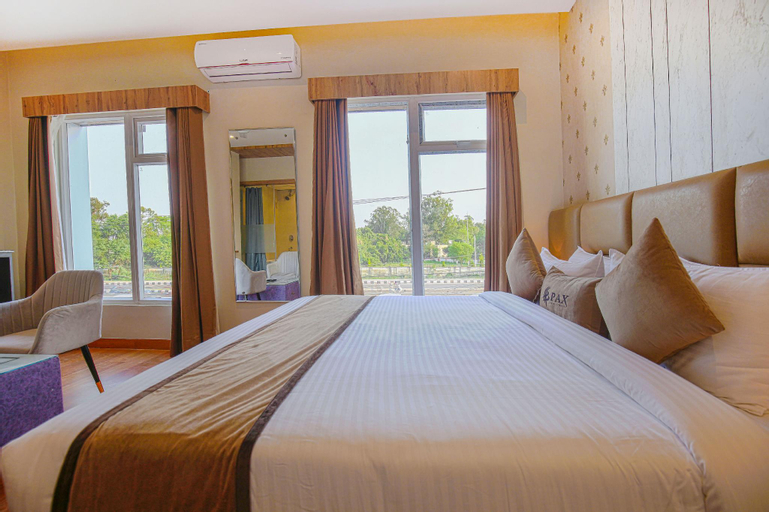 Bedroom 1, Hotel AK Continental Zirakpur, Sahibzada Ajit Singh Nagar
