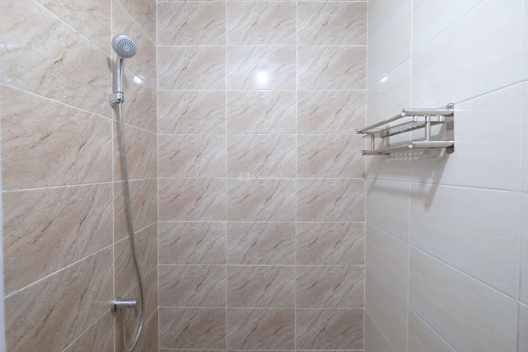 Bathroom 3, Cozy Look Studio Transpark Juanda By Travelio, Bekasi