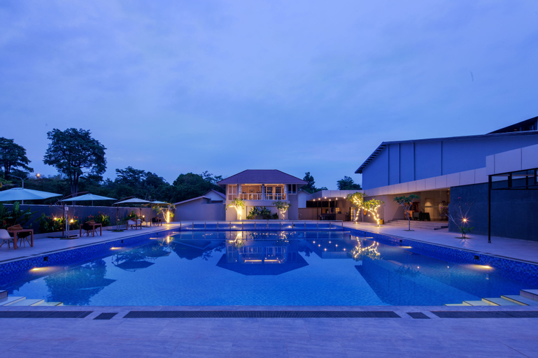 Exterior & Views 28