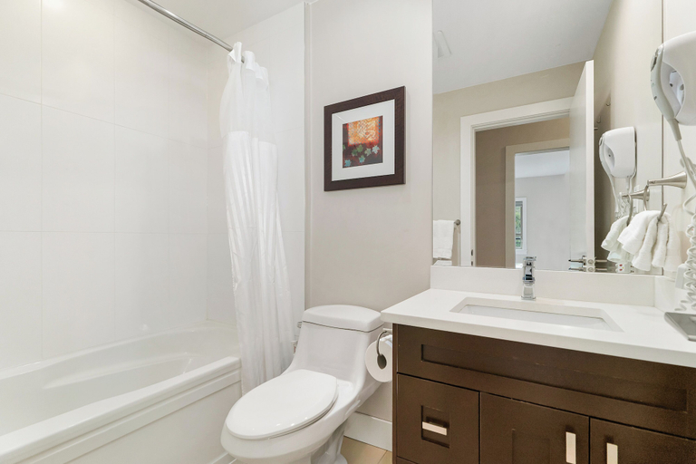 Others 4, Opulent Oasis Exquisite 2Bedroom Retreat, Fraser Valley