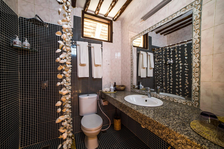 Bathroom 5, Antonio Beach, Kati