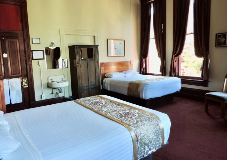 Bedroom 2, The Monarch Hotel, Jefferson