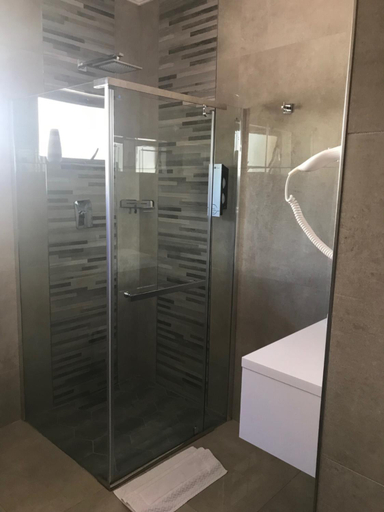 Bathroom 4, Eagle Rock Executive Guest House, Ekurhuleni