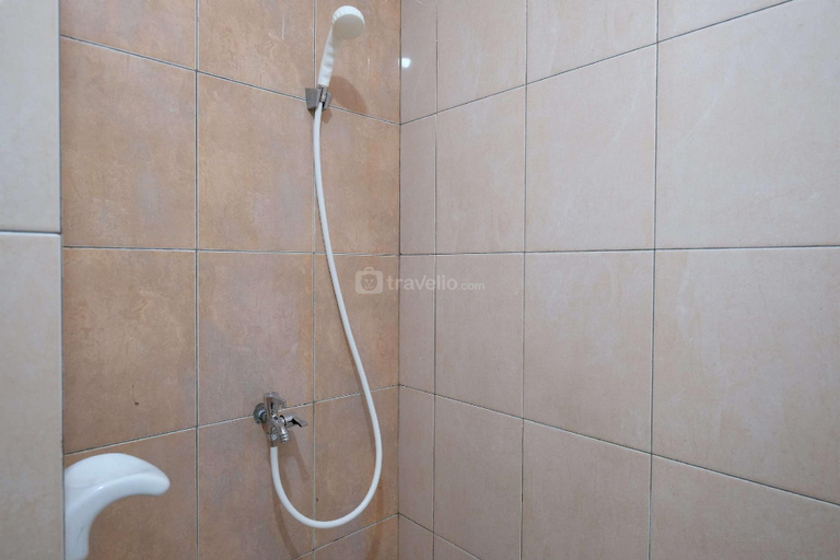 Bathroom 4, Cozy Studio @ Margonda Residence 2 By Travelio, Depok