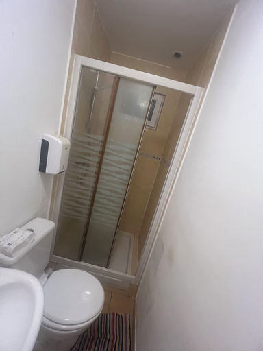 Bathroom 5, Le Manteau Bleu, Hérault