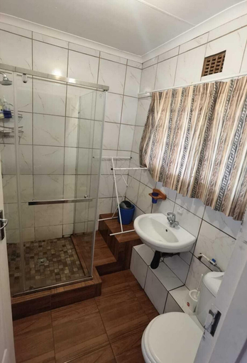 Bathroom 4, Blyde lodge, Ehlanzeni