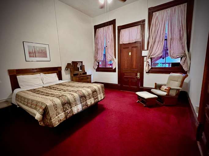Bedroom 4, The Monarch Hotel, Jefferson