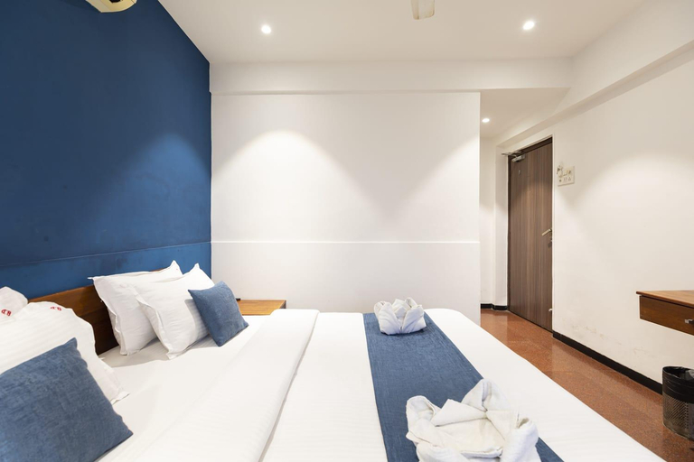 Bedroom 3, Hotel QDeck Rooms - At Vile Parle Railway Station West, Mumbai Suburban