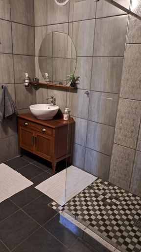 Others 2, The Aloes Guest House, Xhariep