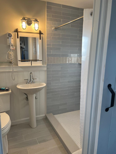 Bathroom, Handkerchief Shoals Inn, Barnstable