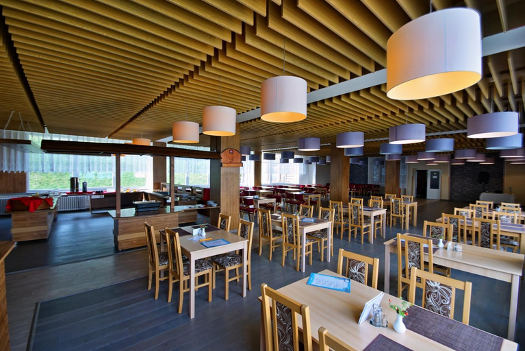 Food & Drinks 4, Horsky hotel Jelenovska s bazenem v cene, Zlín